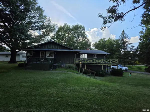395 S GILSON ST, Knoxville, IL 61448