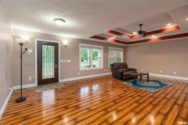 701 Natalie CT, Carterville, IL 62918