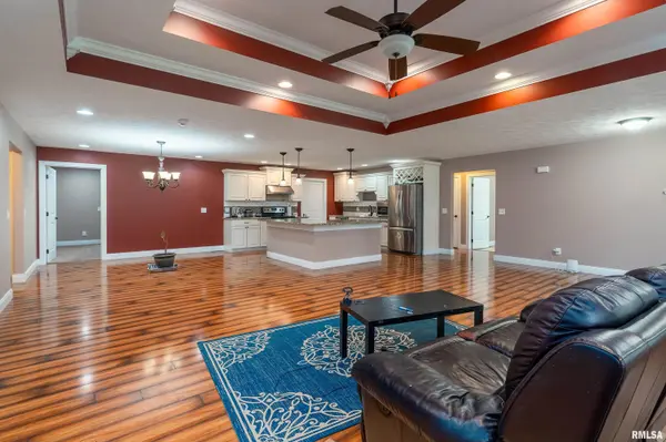 701 Natalie CT, Carterville, IL 62918