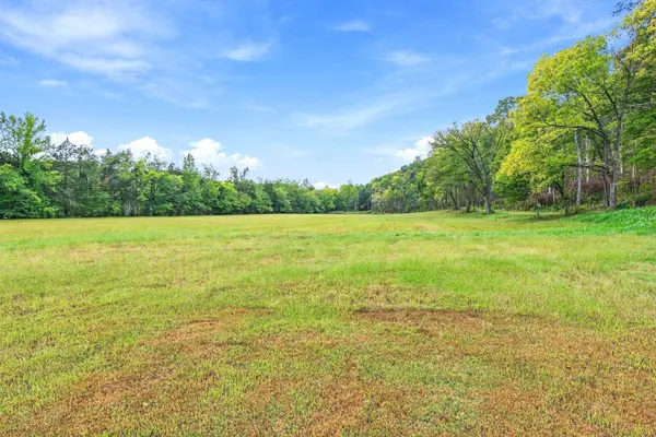 5898 Highway 100 #W, Pleasantville, TN 37033
