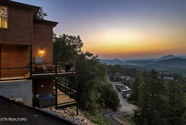1990 Blackthorn Tr, Sevierville, TN 37876