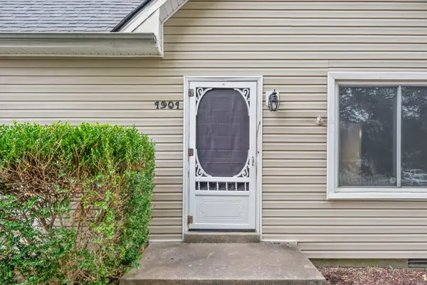 1901 Roan Dr, Clarksville, TN 37042