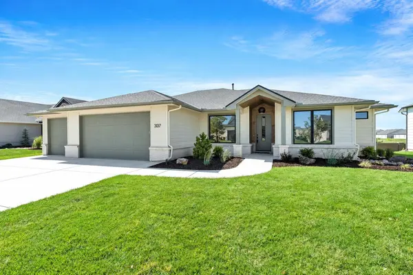 3137 Pine Grove Cir, Wichita, KS 67205