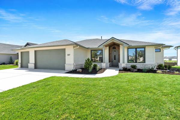 3137 Pine Grove Cir, Wichita, KS 67205