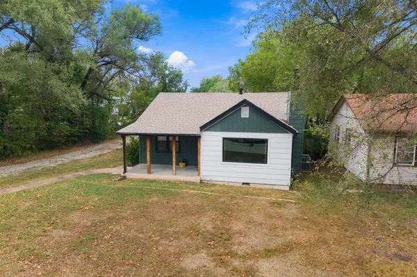 1201 Henry St, Augusta, KS 67010-1415