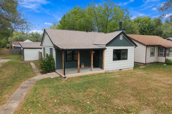 1201 Henry St, Augusta, KS 67010-1415