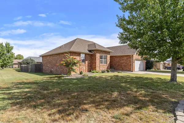 867 W Sole DR, Nixa, MO 65714