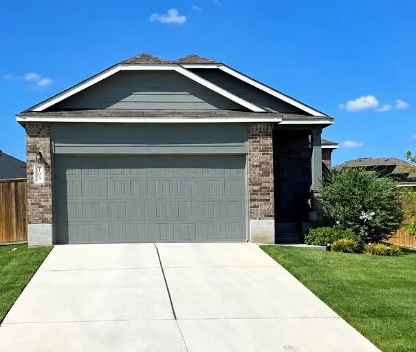 105 Pottersville LN, Jarrell, TX 76537