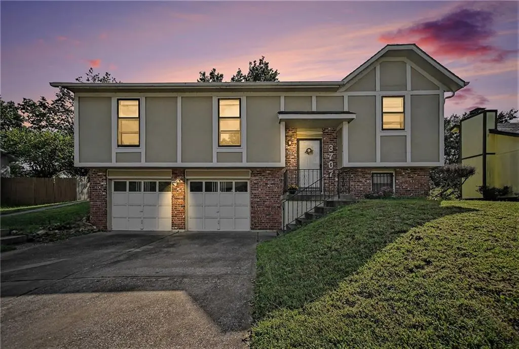 3707 E 114th TER, Kansas City, MO 64137