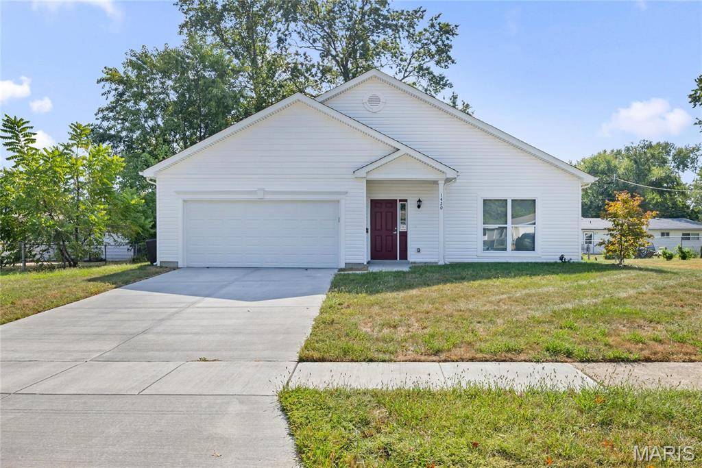 1420 Swallow LN, Florissant, MO 63031