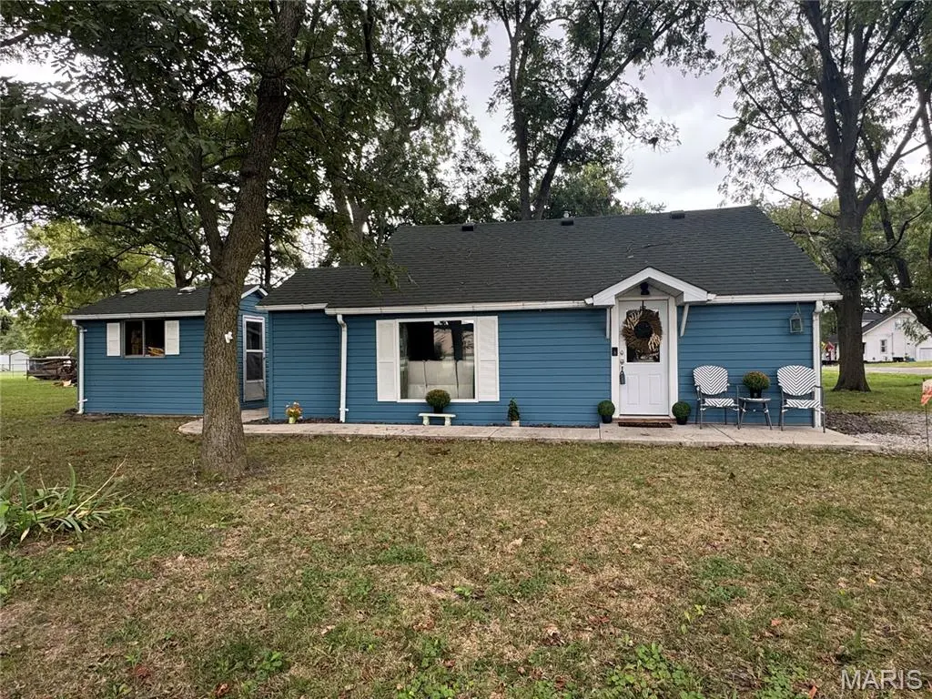 208 S Walnut ST, Freeburg, IL 62243