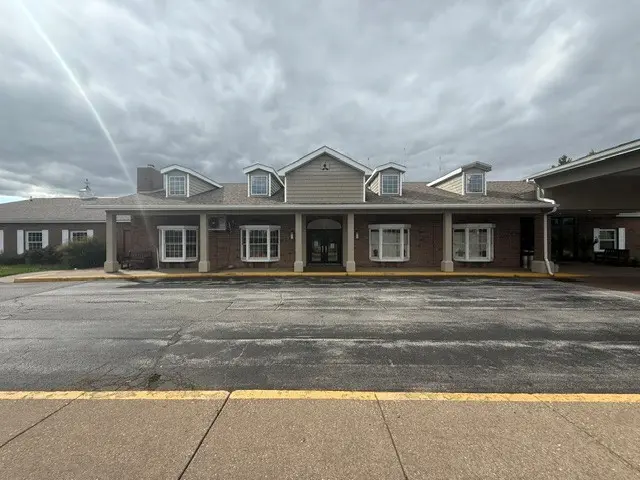 100 W 76th ST #4, Davenport, IA 52806