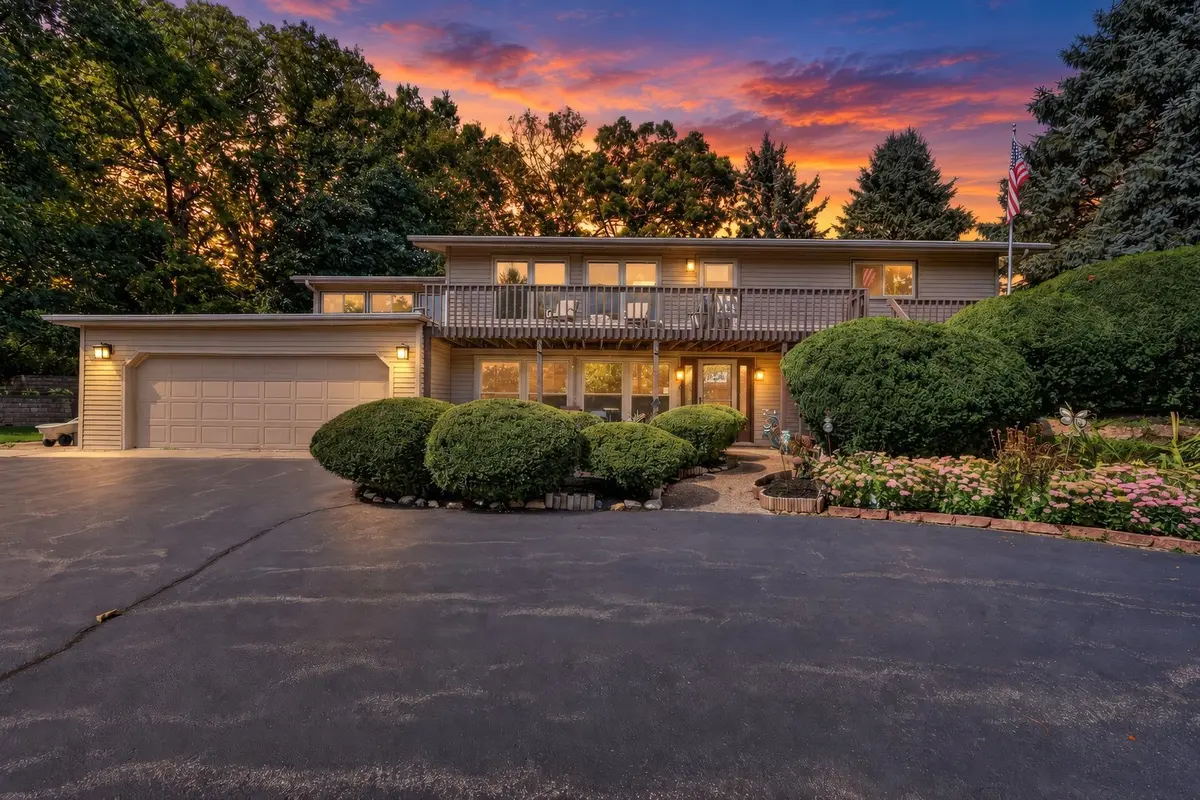 5751 Heatherwood LN, Rockford, IL 61109