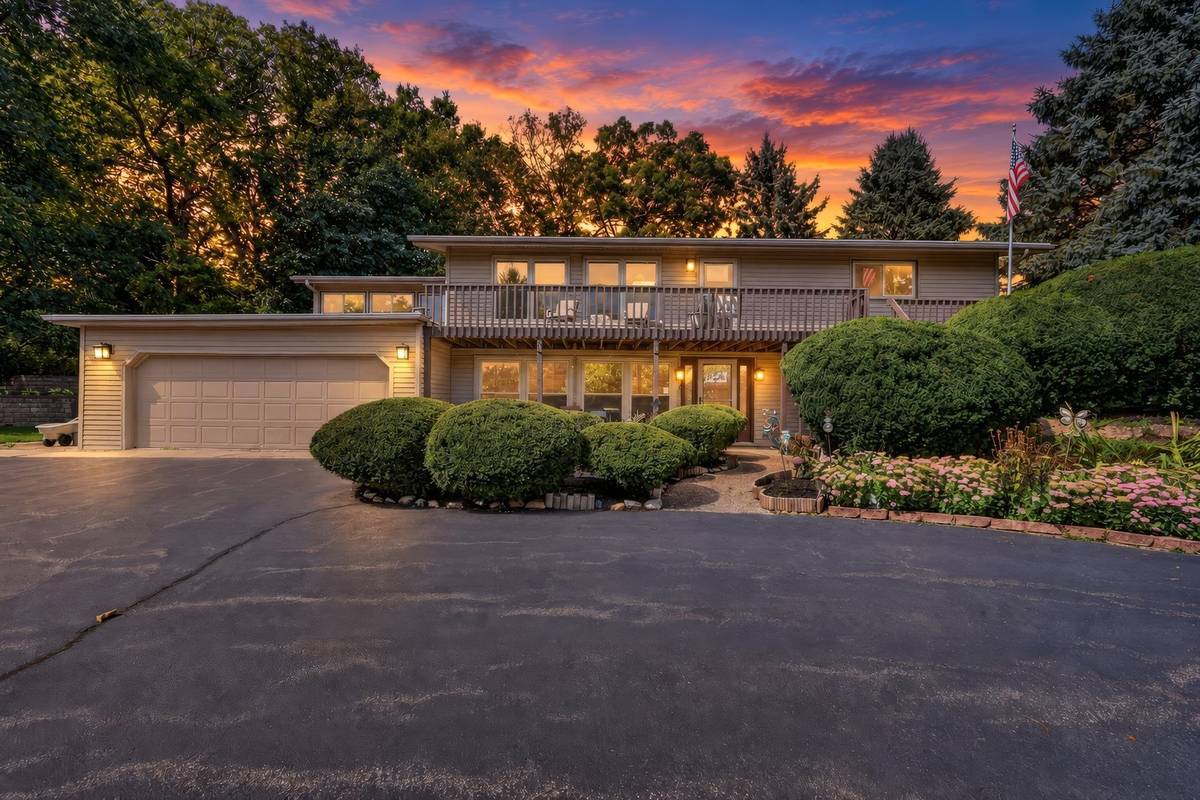 5751 Heatherwood LN, Rockford, IL 61109