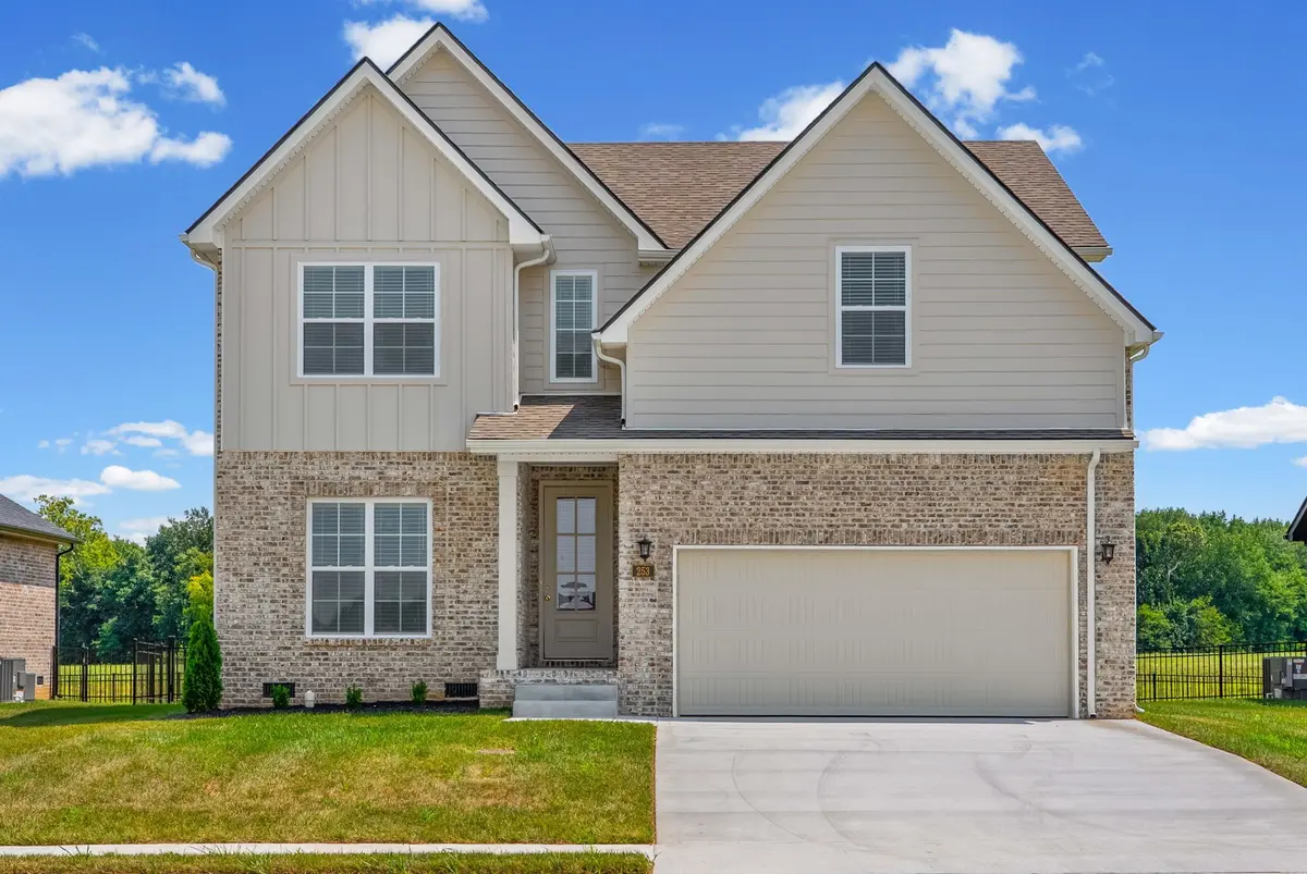 253 Harvest Moon Dr, Clarksville, TN 37043