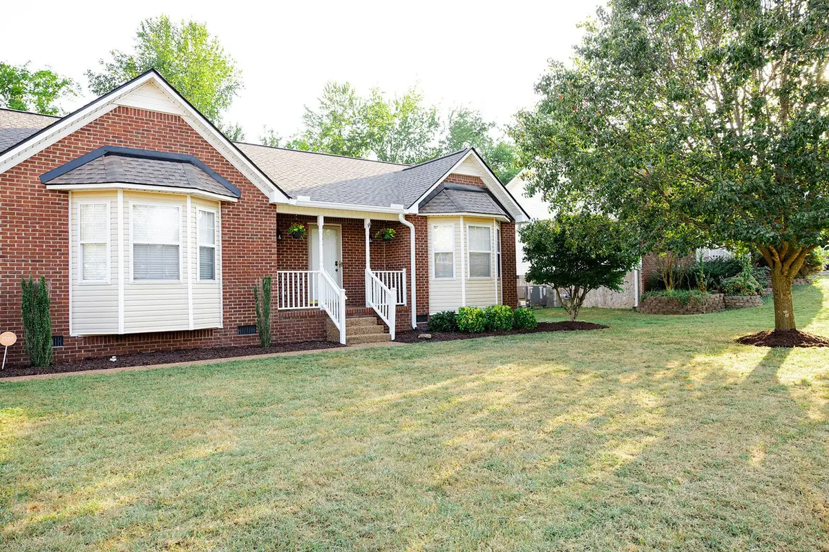 2109 Geneva DR, Thompsons Station, TN 37179
