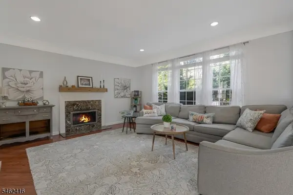 2 Saunders Ln, Mount Olive Twp., NJ 07840