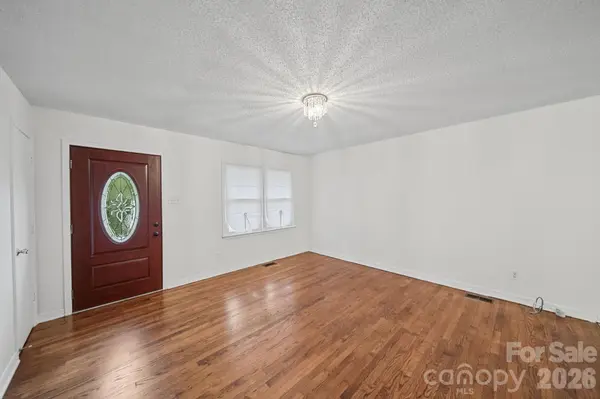 1435 Green Circle DR, Gastonia, NC 28054
