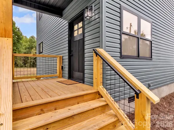 98 Mcelroy ST, Waynesville, NC 28786