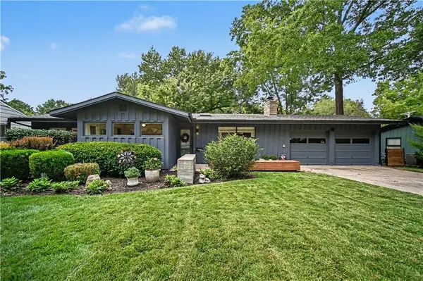 7704 Tomahawk RD, Prairie Village, KS 66208