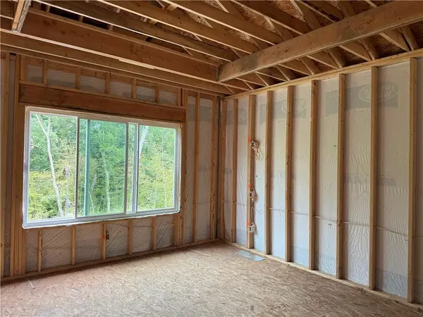 2116 Deerfield TER, Liberty, MO 64068