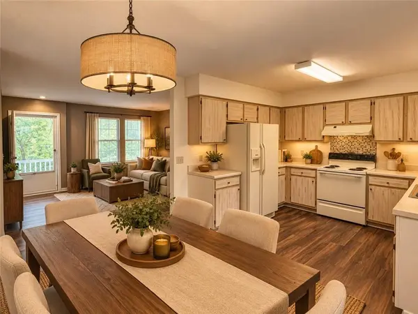 301 E 17th ST, Kearney, MO 64060