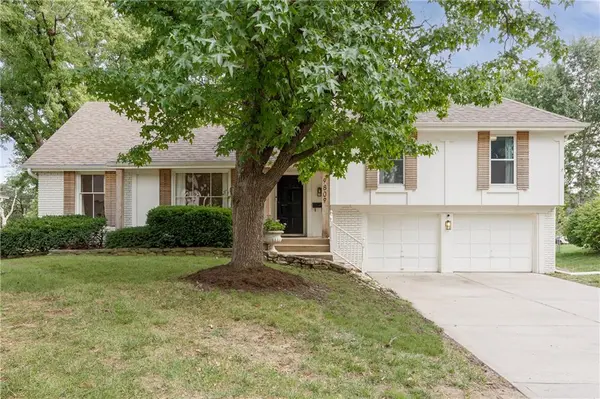 9809 Winslow PL, Kansas City, MO 64131