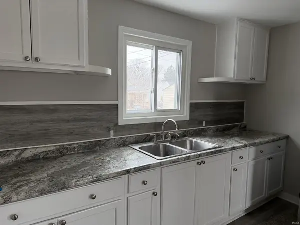 511 E Pettit AVE, Fort Wayne, IN 46806-3152