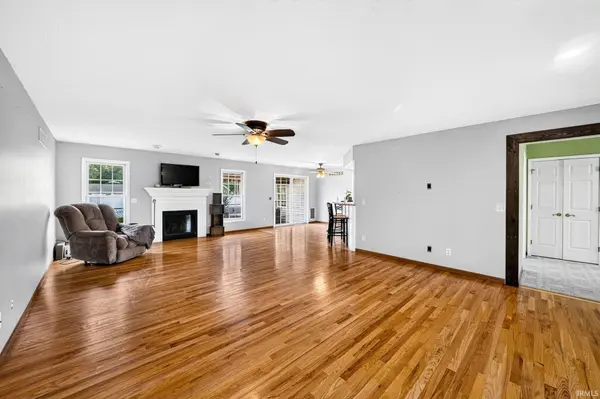 1225 W Rogers ST, Osceola, IN 46561-2038
