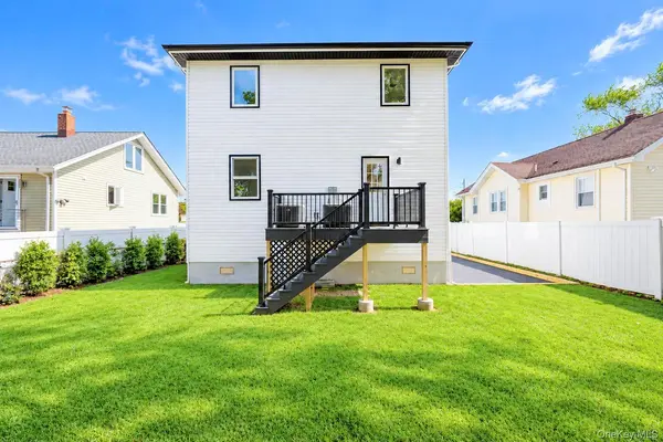 18 Sportsmans AVE, Freeport, NY 11520