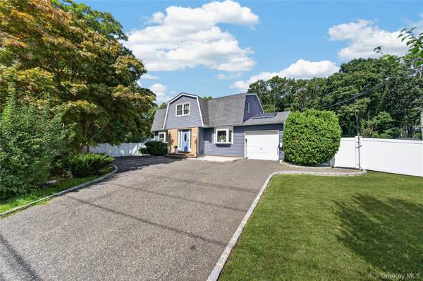 815 Expressway DR, Medford, NY 11763