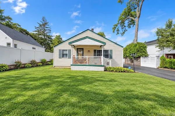 11 Oak ST, Nesconset, NY 11767