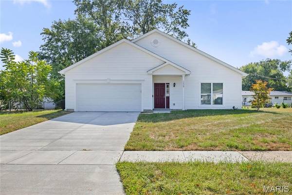 1420 Swallow LN, Florissant, MO 63031