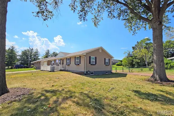 11201 Flori DR, Green Park, MO 63123
