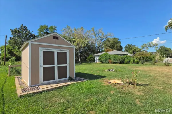 11201 Flori DR, Green Park, MO 63123
