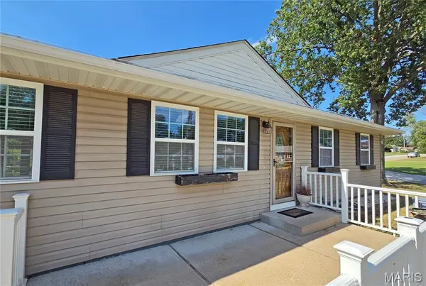 11201 Flori DR, Green Park, MO 63123