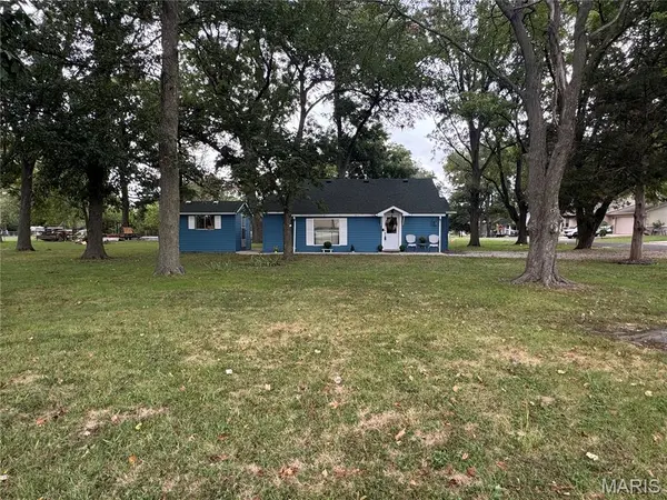 208 S Walnut ST, Freeburg, IL 62243