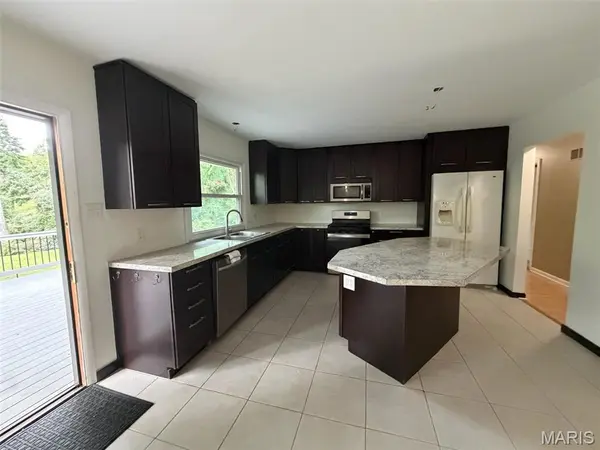 12264 Belwyn DR, Maryland Heights, MO 63146