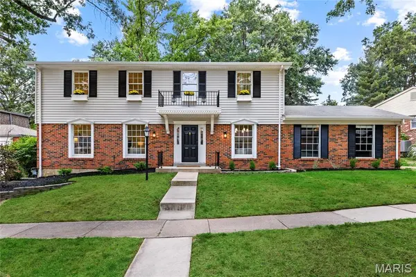 1294 Pinrun DR, Ballwin, MO 63011