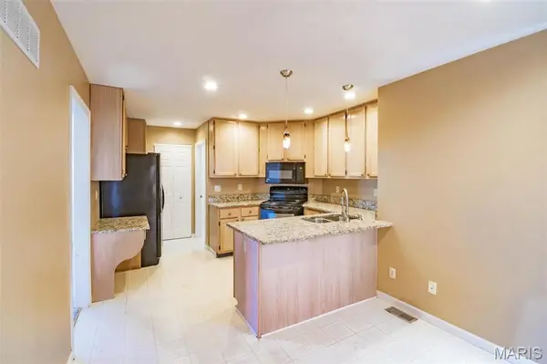 3309 Lower Lakes Estates DR, Valley Park, MO 63088