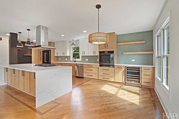 62 E Fox Hill DR, Buffalo Grove, IL 60089
