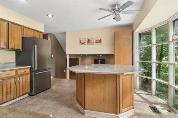 211 W Pickwick RD, Arlington Heights, IL 60005