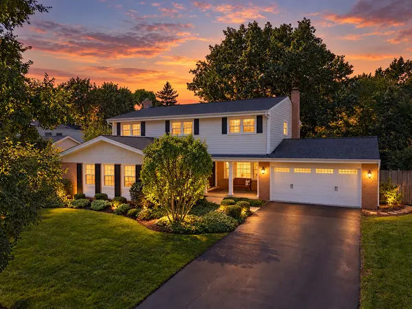 1722 Ivy LN, Northbrook, IL 60062