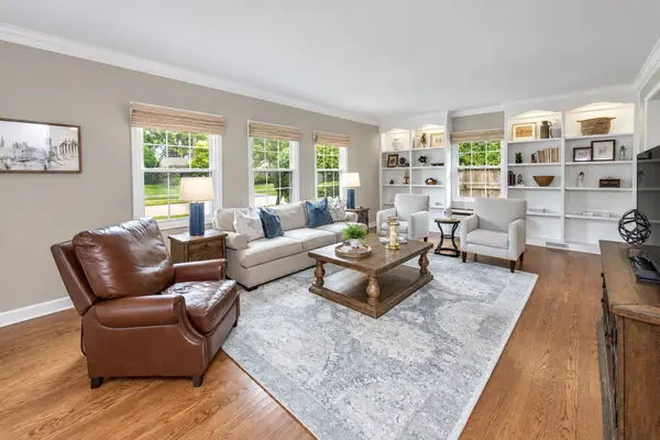 1722 Ivy LN, Northbrook, IL 60062
