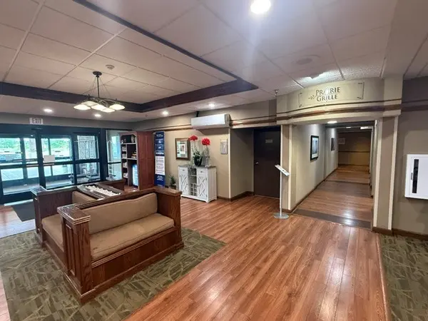 100 W 76th ST #1, Davenport, IA 52806