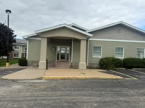100 W 76th ST #2, Davenport, IA 52806