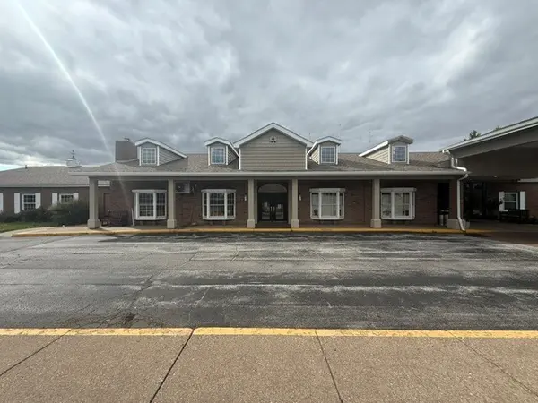 100 W 76th ST #4, Davenport, IA 52806