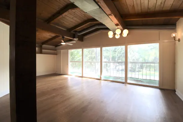956 Deerfield RD #2, Deerfield, IL 60015
