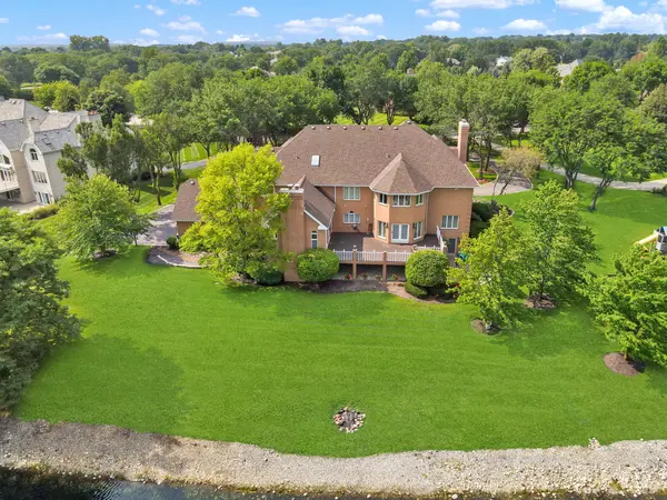 5 S Meadow CT, South Barrington, IL 60010
