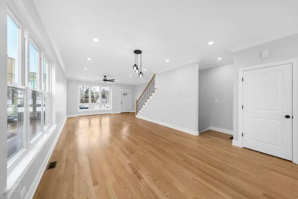 4241 W Walton ST, Chicago, IL 60651